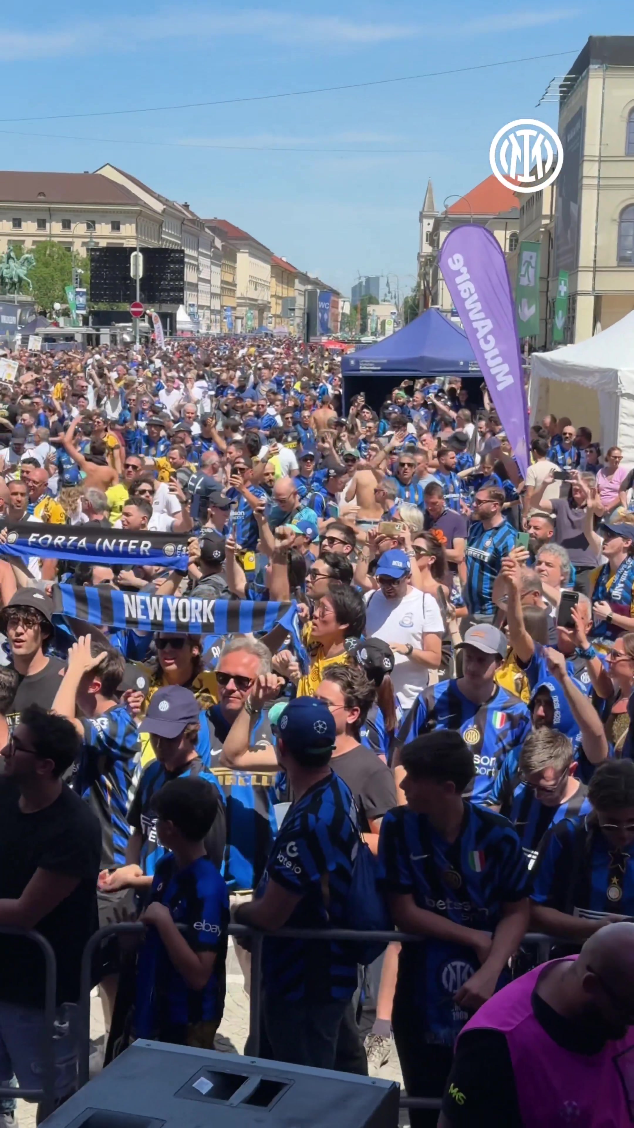 足球比赛中现场气氛热烈,球迷热情高涨(足球赛激烈怎么形容) 足球比赛中现场气氛热烈,球迷热情高涨(足球赛激烈怎么形容)